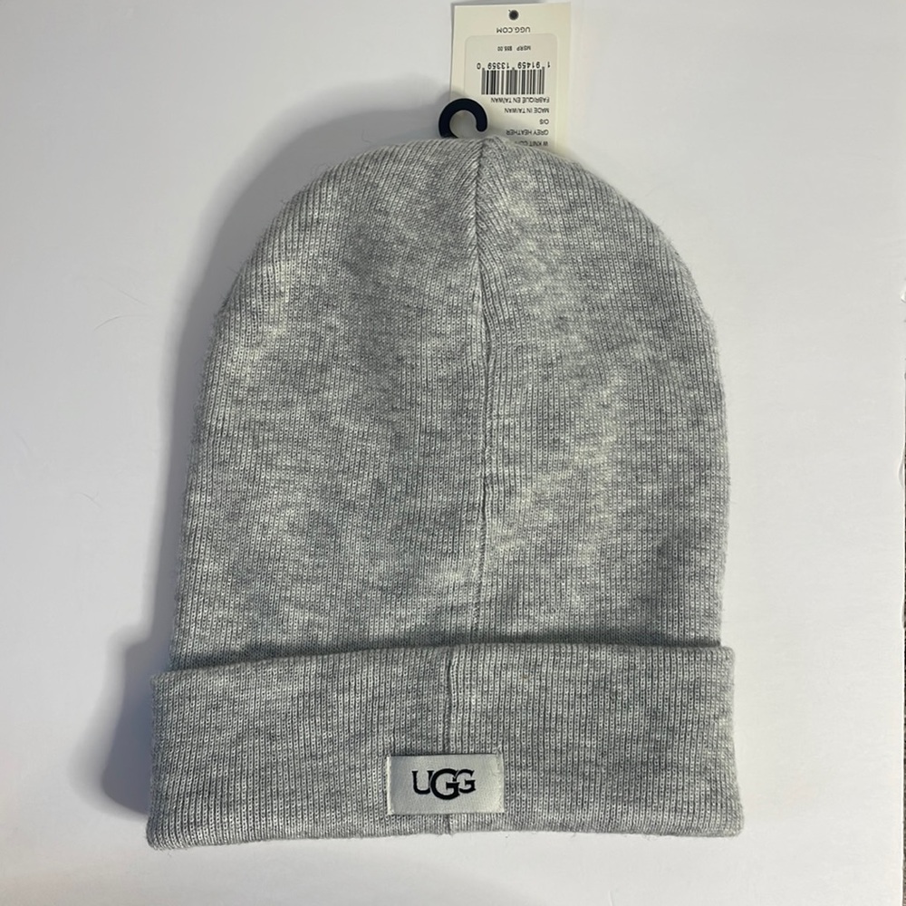 Grey UGG woman’s beanie